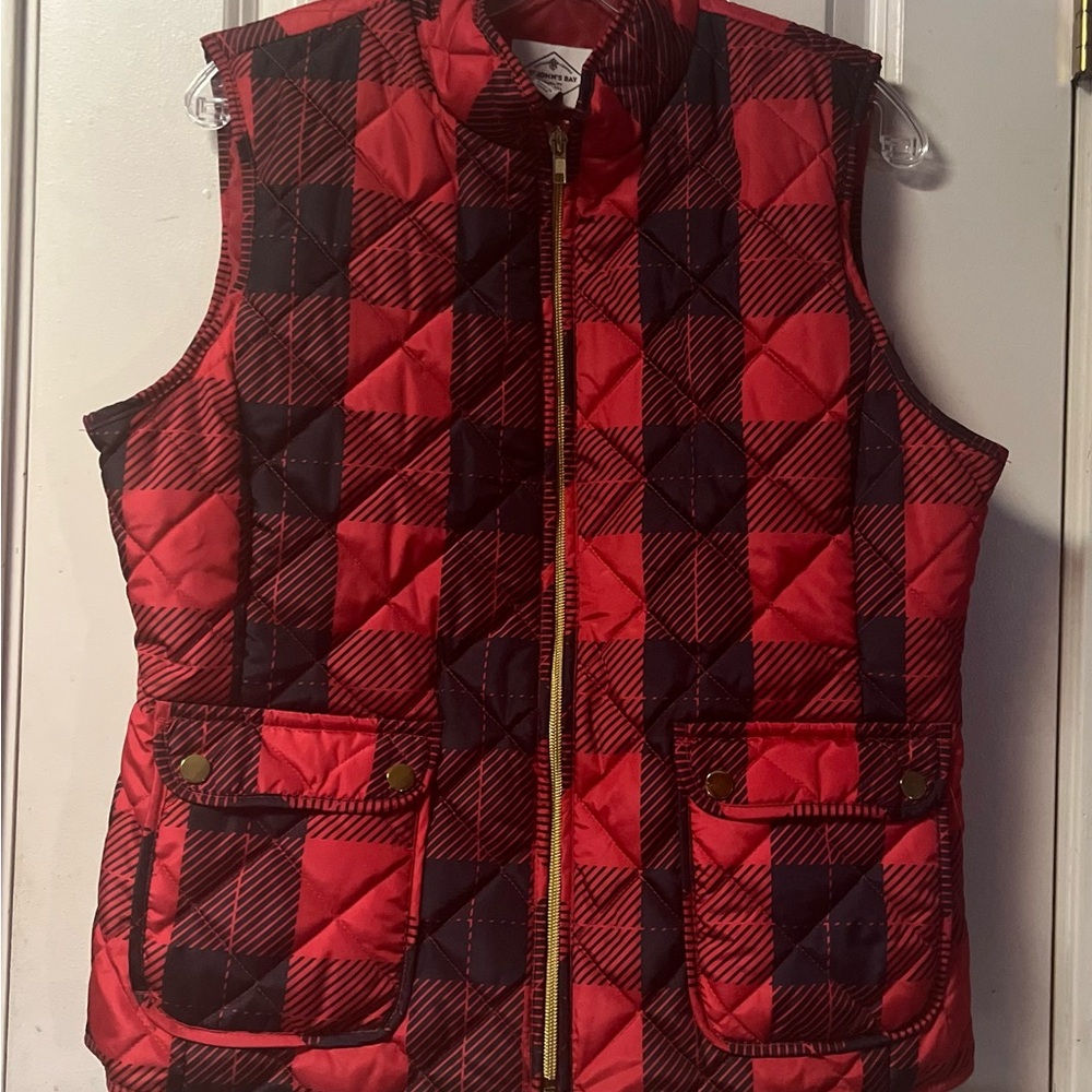 Plaid Quilted Vest
St. John’s Bay ~ Women’s ~ Vest ~ Large ~ Red & Black ~ New